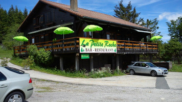 La Petite Cantine outside