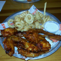 Hooters food