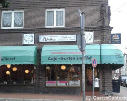 Café Mönikes outside