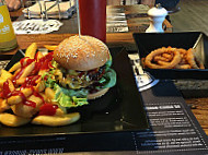 Piwy`s Burger food