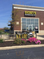 Dickey's Barbecue Pit inside