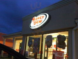 Honey Dew Donuts outside