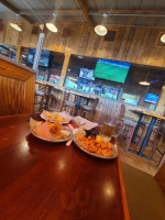 Hooters Hiram food