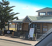 Toun Beach Cafe outside