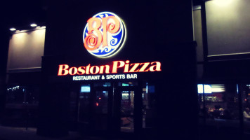 Boston Pizza food