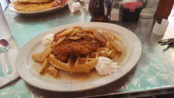 Tootsie's Diner food