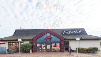 Pizza Hut outside