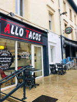 Allo Tacos outside