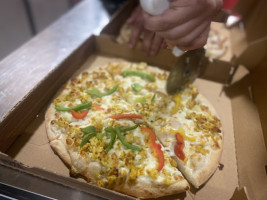 Naan'z Pizzeria Fast Food food