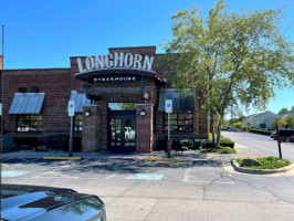 Longhorn Steakhouse outside