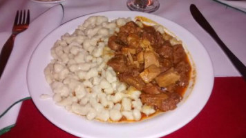 Club Hungaria food