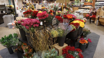 Wegmans Market Cafe inside