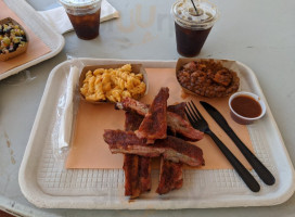 Gotta Q Smokehouse Bbq food