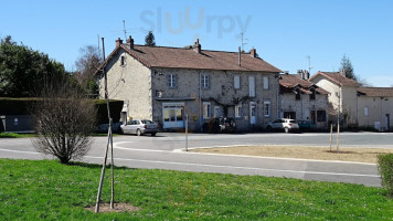 L'Auberge des Vanniers outside