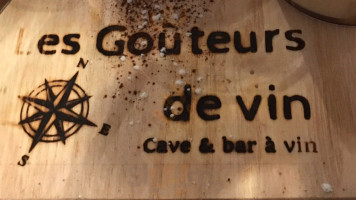 Les Gouteurs De Vin food