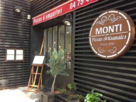 PIZZA MONTI outside