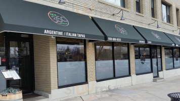 Due 360 Argentine Italian Tapas outside