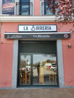 La Birreria outside