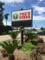 Fox's Pizza Den outside