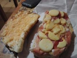 Los Sandwicheros food