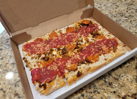 Underground Pizza Company food