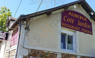 Auberge Cote Jardin inside