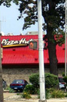 Pizza Hut outside