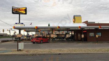 Sonic Drive In outside