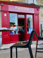 Pizza Des Halles outside