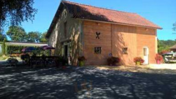 Auberge à La Ferme Du Château Vieux outside