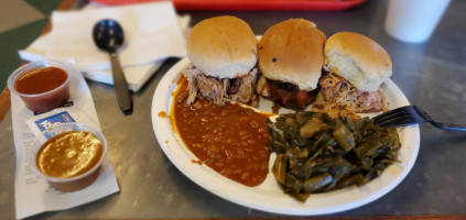 Willard's Real Pit Bbq food