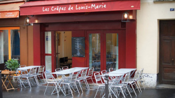 Les Crepes de Louis-Marie inside