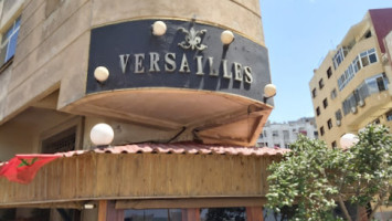 Versailles Cafe Of Arts inside