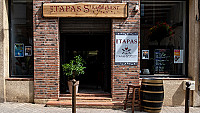 Les Tapas S'emballent outside