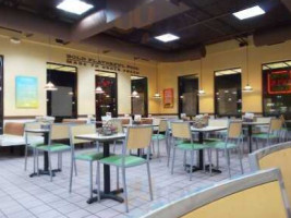 Del Taco inside