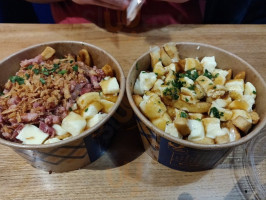 La Maison De La Poutine 82 Av. Parmentier food