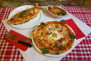 Pizza del Mondo food