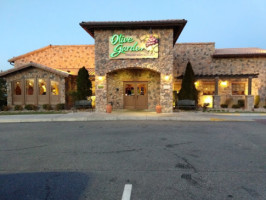 Olive Garden Italian outside