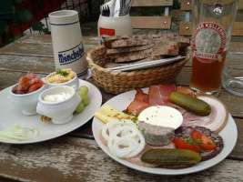 BergBiergarten Wulflingen food