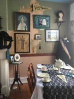 Lady Magpie's Tea Curiosities food