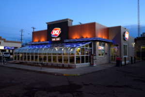 Dairy Queen Grill Chill outside