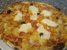 Pizza Les Pins food