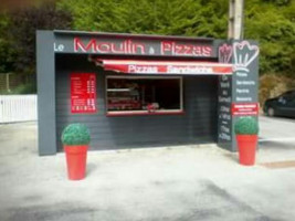 Le Moulin a Pizzas outside