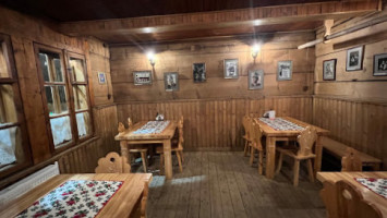 U Wnuka Restauracja Kawiarnia Ryszard Muzyk inside