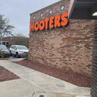 Hooters outside