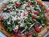 Salino Holzofenpizza food