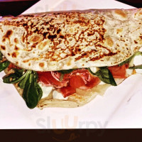 Les Piadines De Faustine food