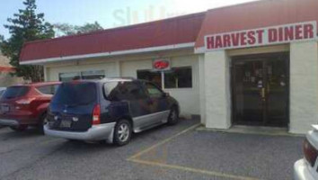 Harvest Diner outside