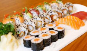 Sushi Lounge food