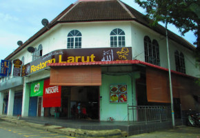 Restoran Larut outside